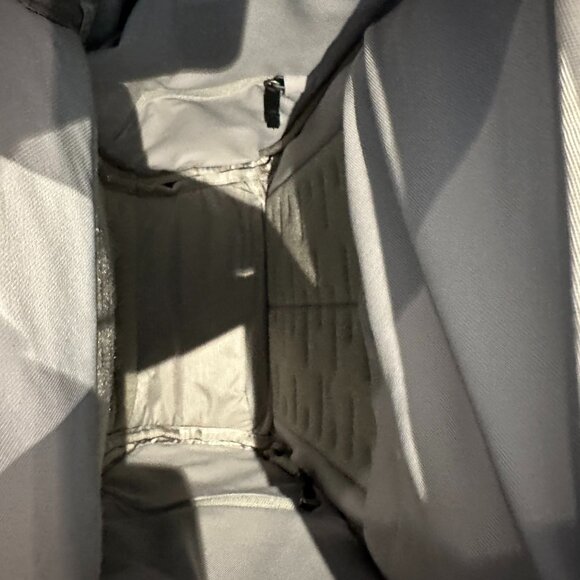 Peak Design Everyday Backpack V2, 20L, Charcoal - Picture 9 of 16